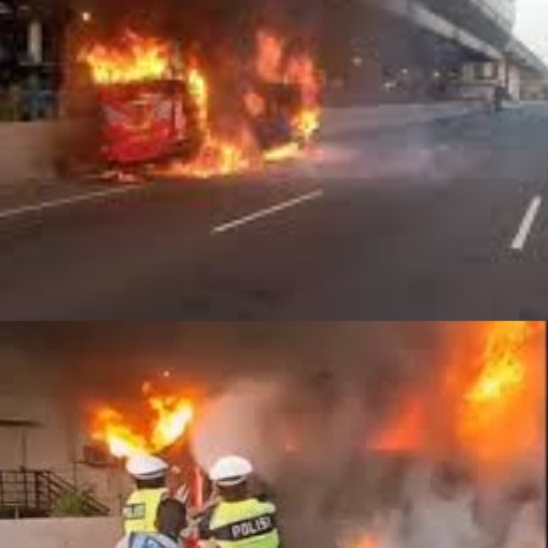 Kolase bus  terbakar hebat akibat korsleting sound system di Tol Jakarta&ndash;Cikampek.&rdquo; (Sumber: berbagai sumber)