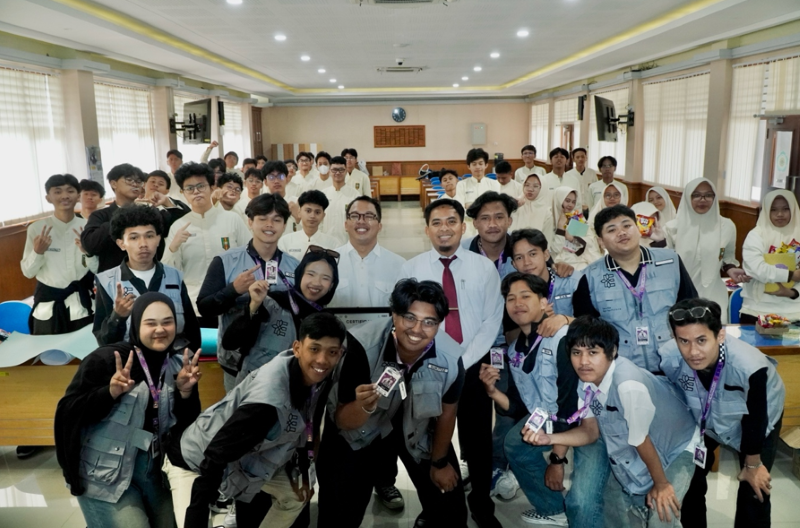 Mahasisma Amikom Yogyakarta mengadakan program pelatihan fotografi di SMA MUHI Yogyakarta.