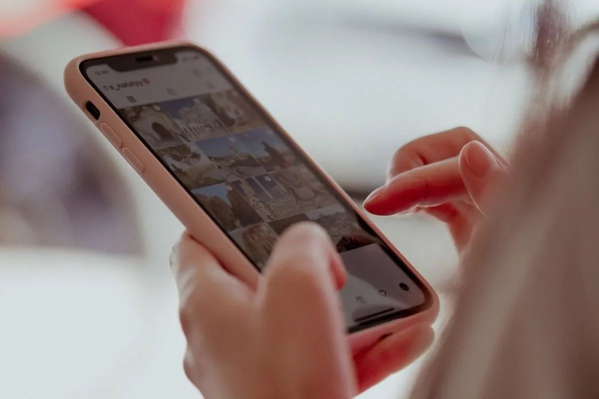 Ilustrasi arti, contoh, dan dampak flexing bagi anak muda. (Dilansir dari Antara News)