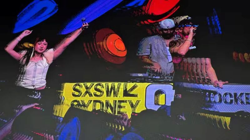 Musisi hipdut Tenxi, Jemsii, dan Naykilla saat tampil di SXSW Sydney 2025.