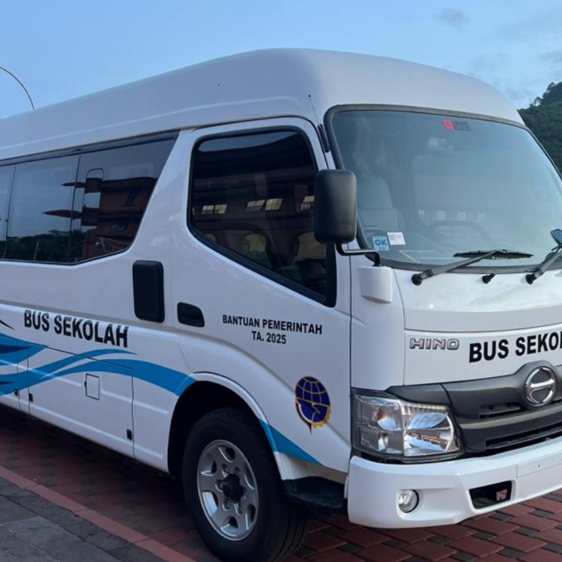 Penampakan bus sekolah yang dialokasikan Kementerian Perhubungan (Kemenhub) untuk mendukung layanan transportasi pelajar di berbagai daerah. &ldquo; (Sumber: Kemenhub)