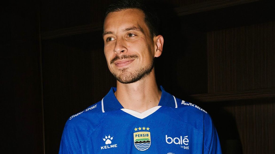 Arsip foto Thom Haye saat pertama kali mengenakan seragam Persib Bandung pada 1 September 2025 (Instagram/Thom Haye)