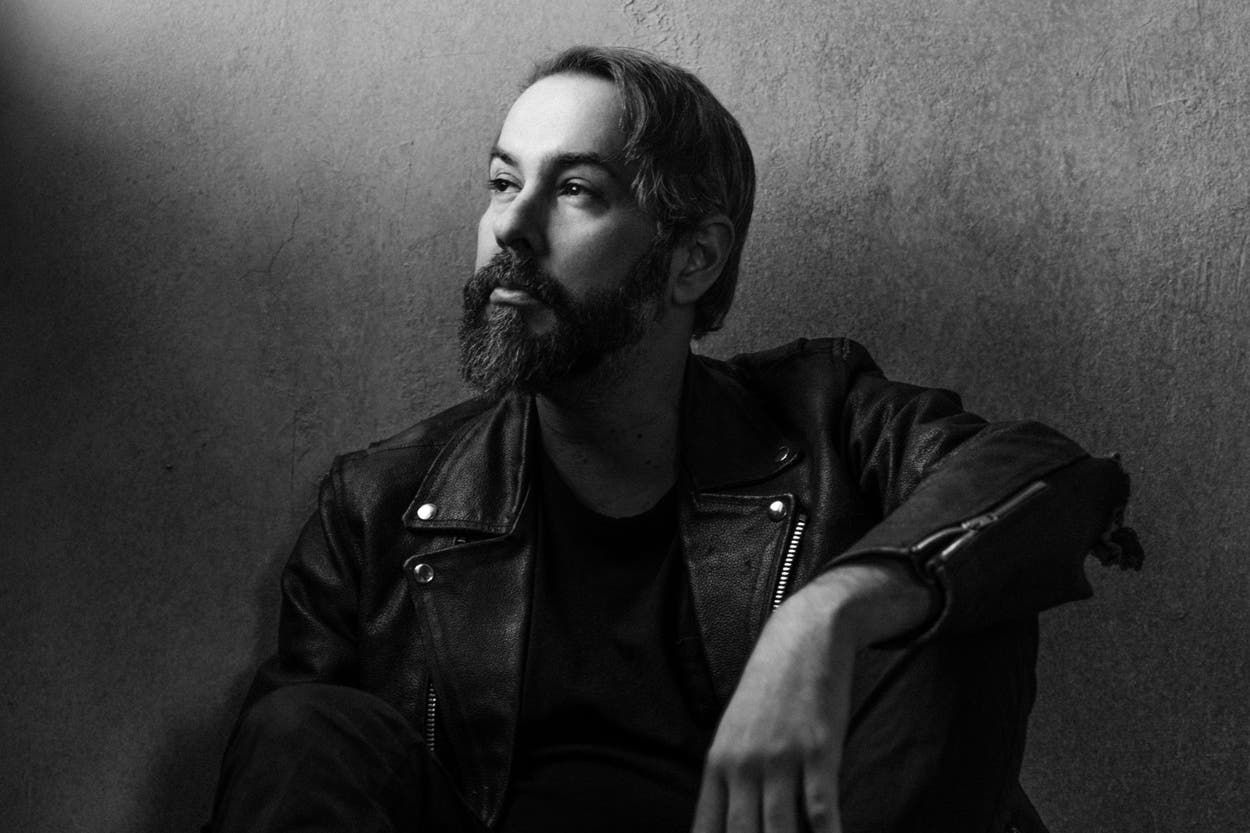 Greg Gonzalez, vokalis dan penulis lagu Cigarettes After Sex, dikenal lewat musik bernuansa sendu dan lirik melankolis. (The Independent)