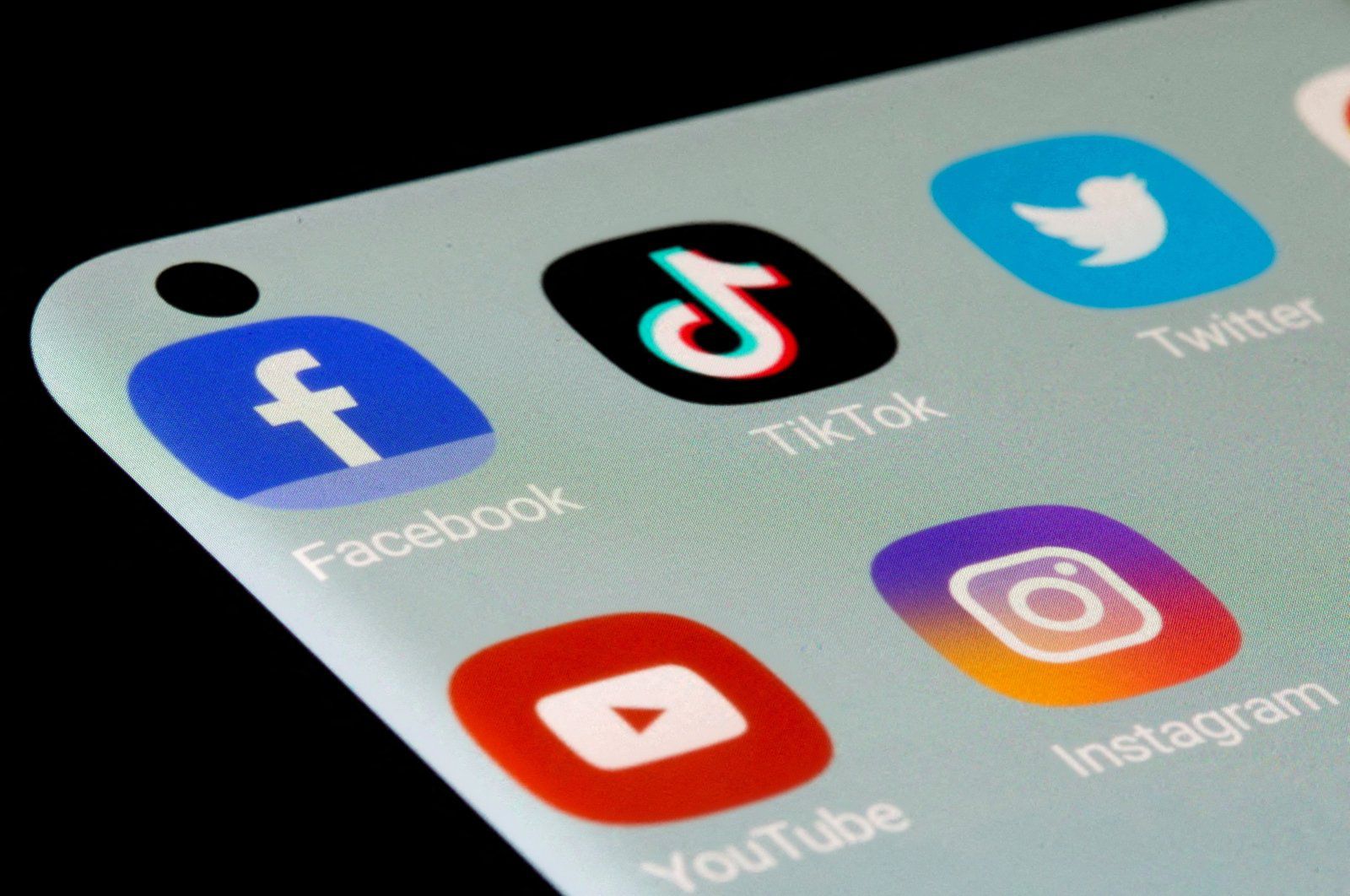 Aplikasi media sosial berbasis video pendek kini jadi bagian dari keseharian dan gaya hidup anak muda (Daily Sabah)