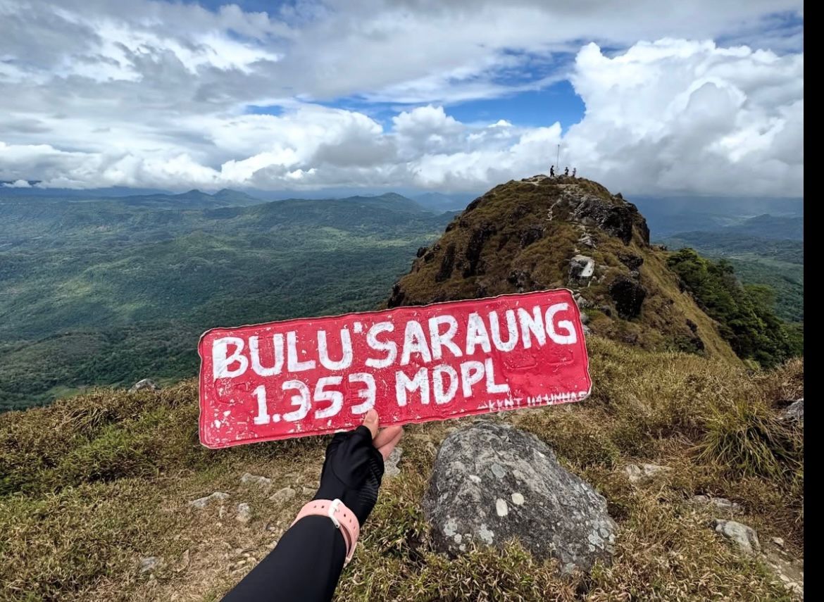 Pemandangan puncak Gunung Bulusaraung, Sulawesi Selatan. (Instagram/@julianti_pd)