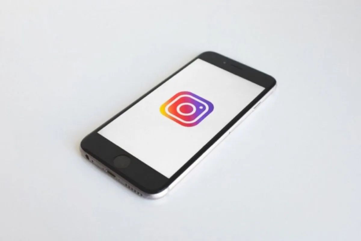 Ilustrasi merasa lelah gara-gara scroll Instagram? Ini panduan detoks media sosial yang bisa dicoba. (Pinterest)