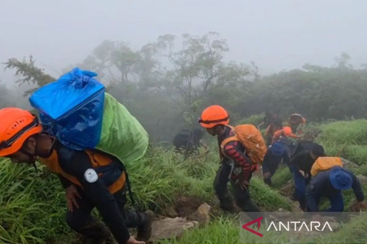 Ilustrasi tim rescue dompet duafa turut terlibat pencarian korban jatuhnya pesawat ATR 42-500. (Dilansir dari Antara News)