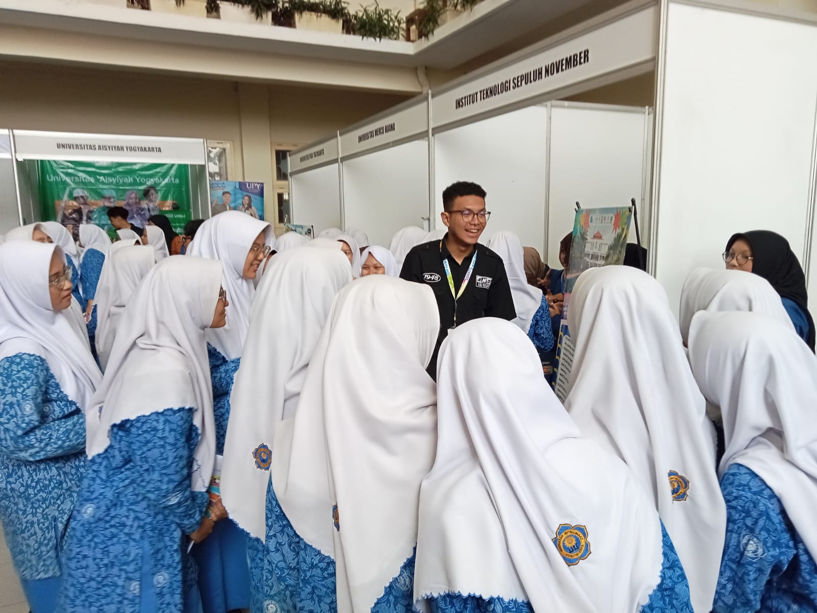 Siswi Madrasah Muallimaat Jogja