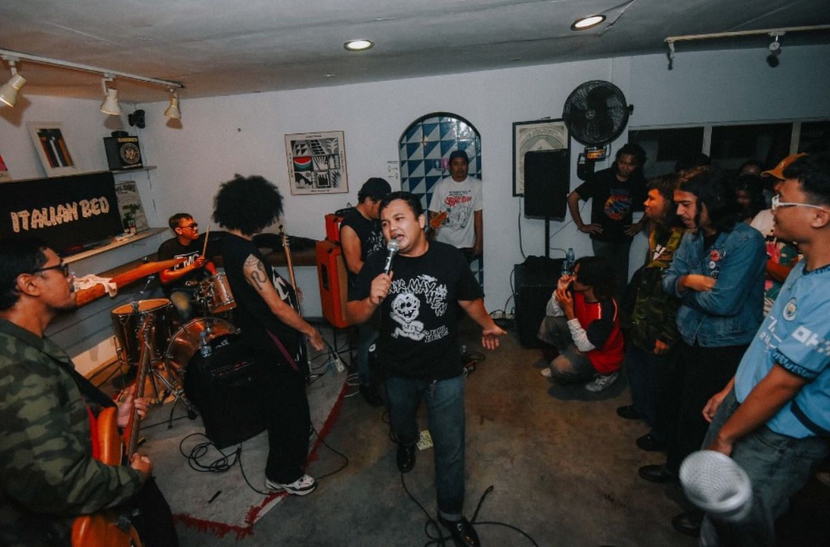 Italian Bed - Sumber: Instagram / @jrnyrecords