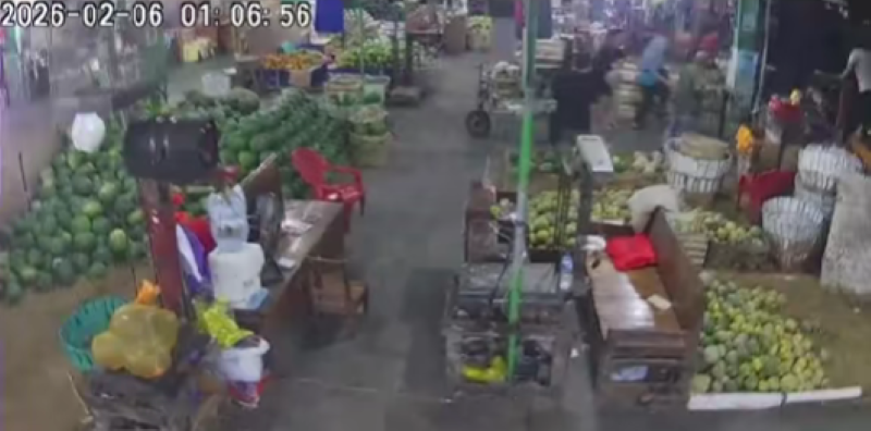 Rekaman CCTV suasana sebuah pasar induk saat terjadi gempa Pacitan, Jumat (6/2/2026).