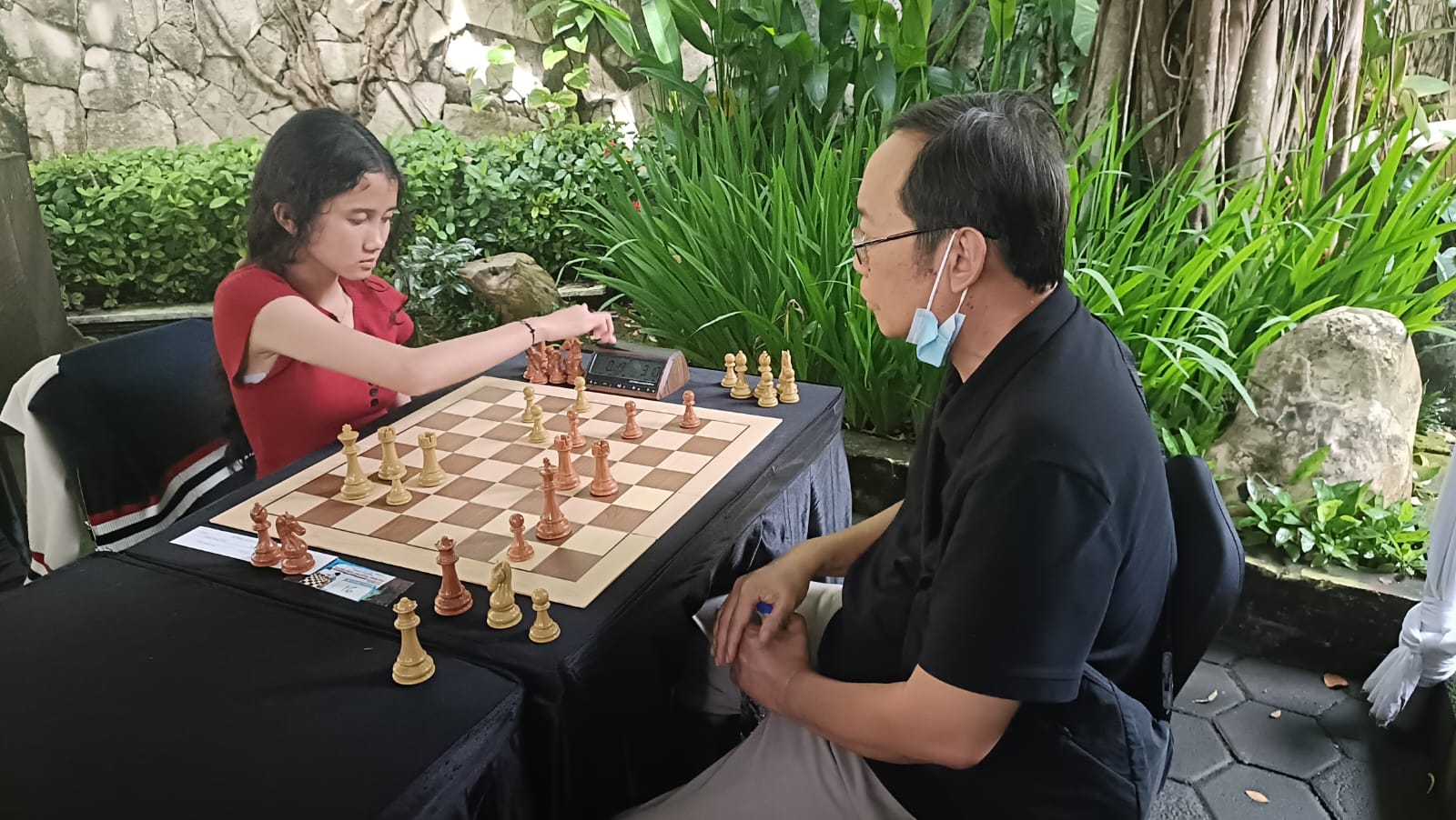 Pecatur Yinior Shifania Aulia Cahyono saat terjun pada Kejuaraan Nasional Catur &ldquo;Gajah Chess Valentine Cup 2026&rdquo; di Kabupaten Bantul.