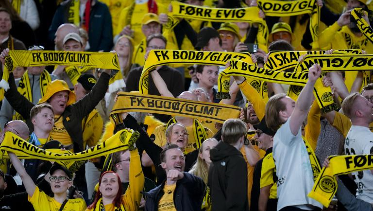 Pendukung fanatik Tim kecil asal Norwegia, FK Bod&oslash;/Glimt.