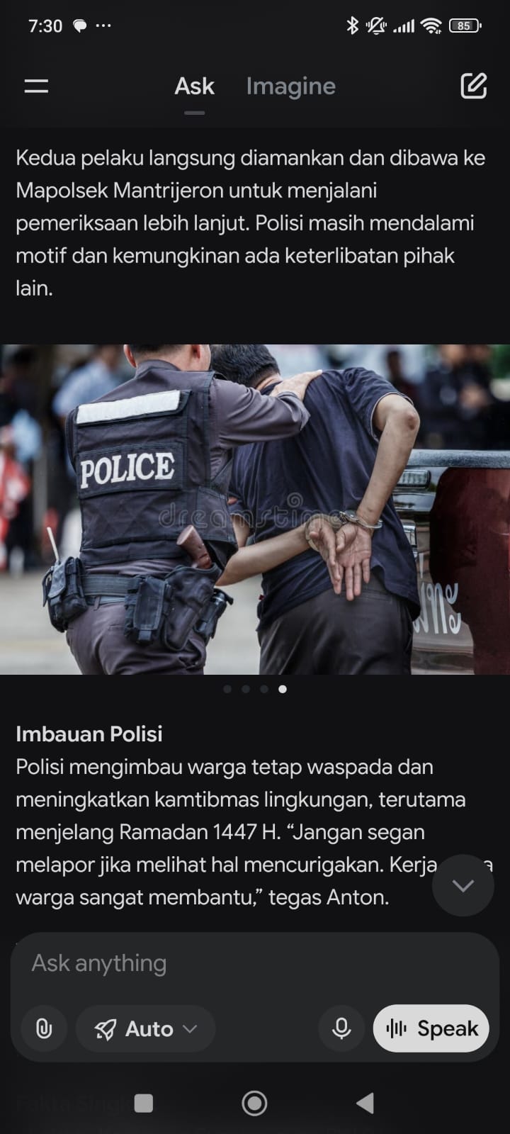 Ilustrasi penjahat diringkus polisi. 