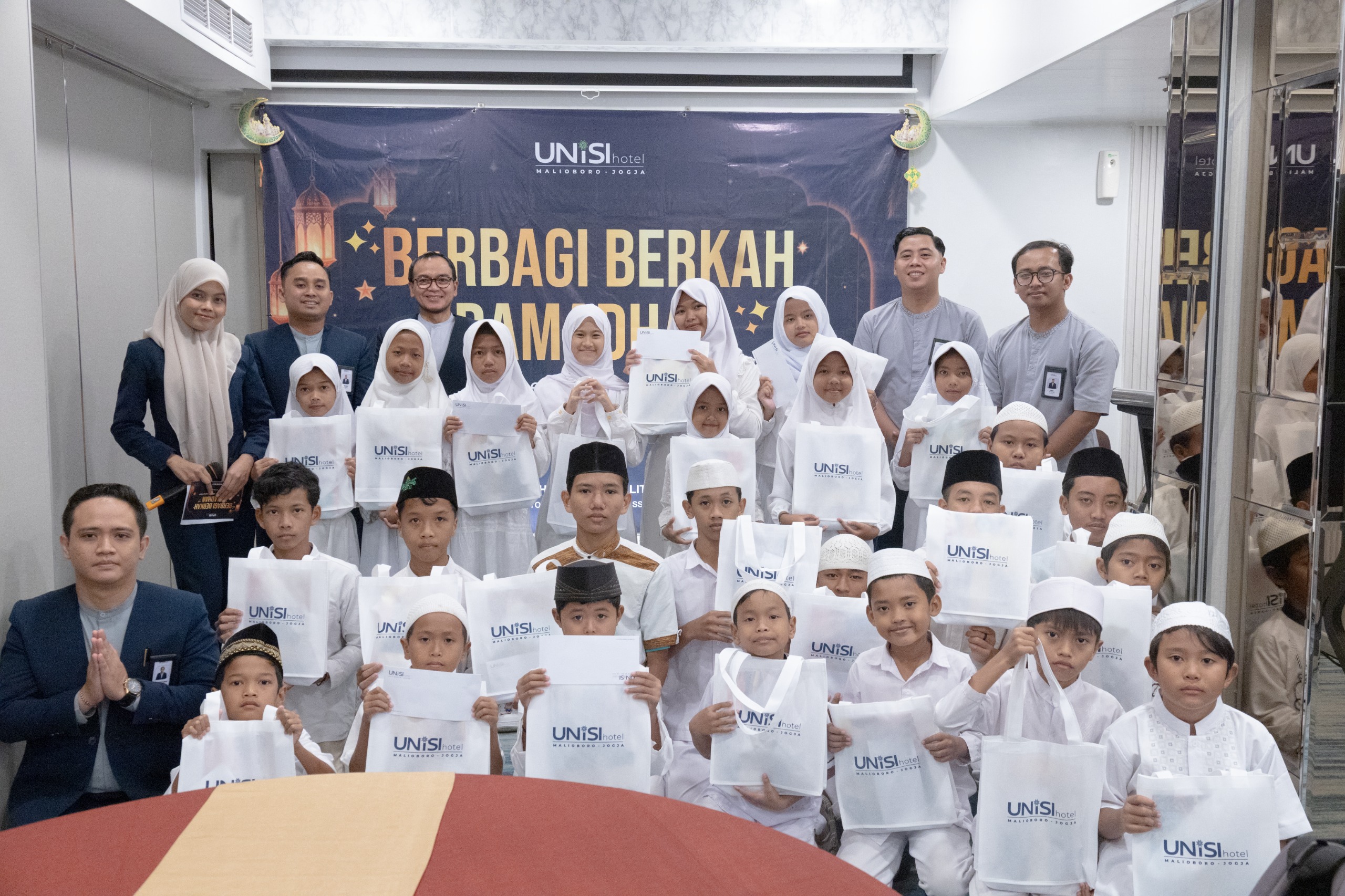 Unisi Hotel Malioboro menggelar kegiatan sosial bertajuk &ldquo;Berbagi Berkah Ramadhan, Menjalin Kepedulian dan Kebersamaan&rdquo; bersama anak-anak yatim  Yayasan Rumah Bina Anak Ceria pada Rabu (18/2/2026) 