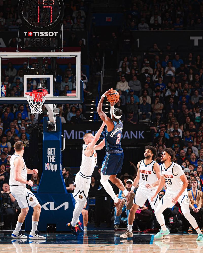 Pertandingan antara Nuggets dan Thunder.