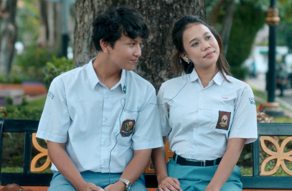 &ldquo;Rayuanmu&rdquo; menceritakan perasaan Vita saat remaja, dimabuk cinta oleh Ruzan di masa SMA.