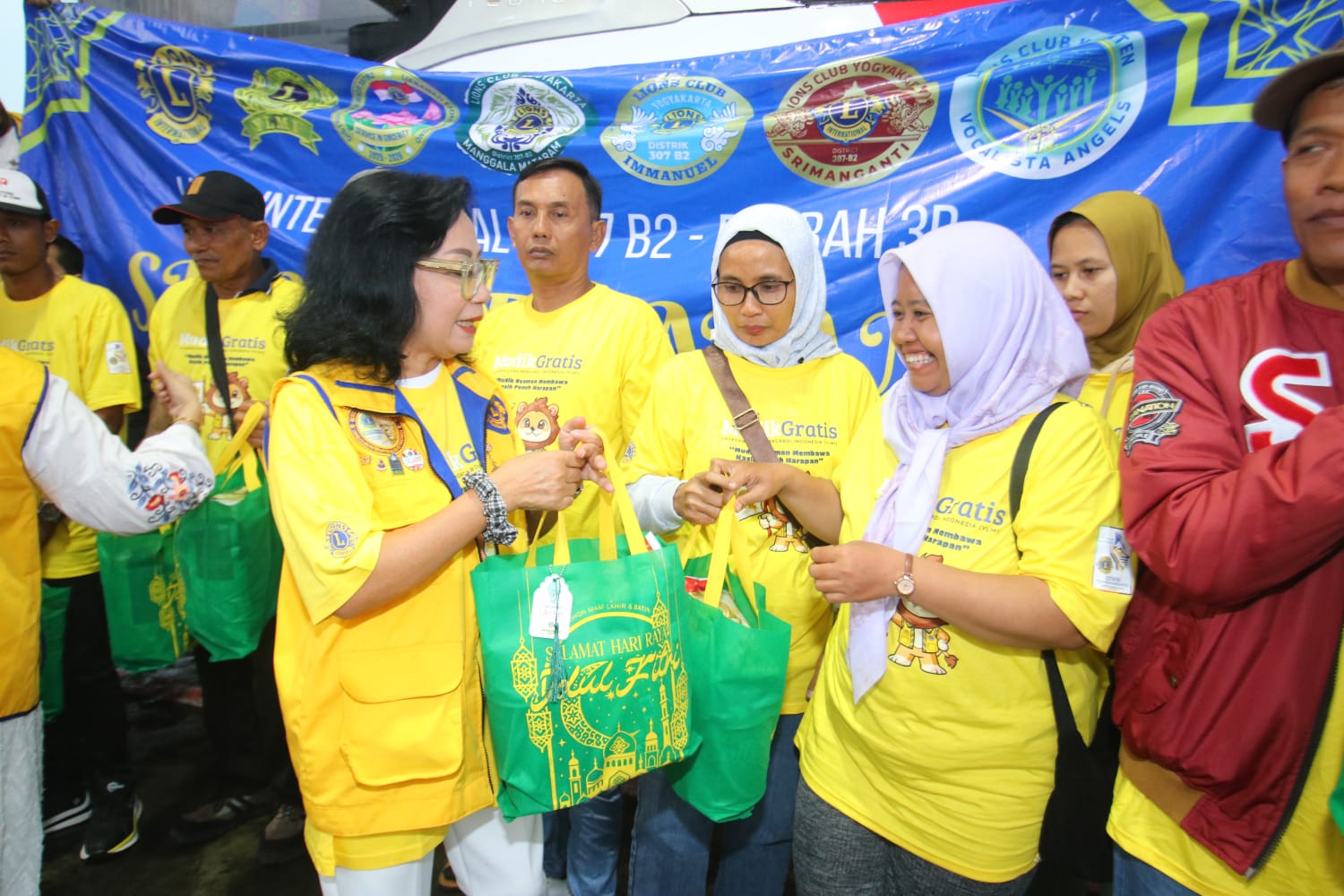 Sebanyak 97 pelaku UMKM asal Yogyakarta yang merantau di Jakarta tiba di kampung halaman melalui program Mudik Bareng Lions Club Indonesia di Klaten (16/3/2026).