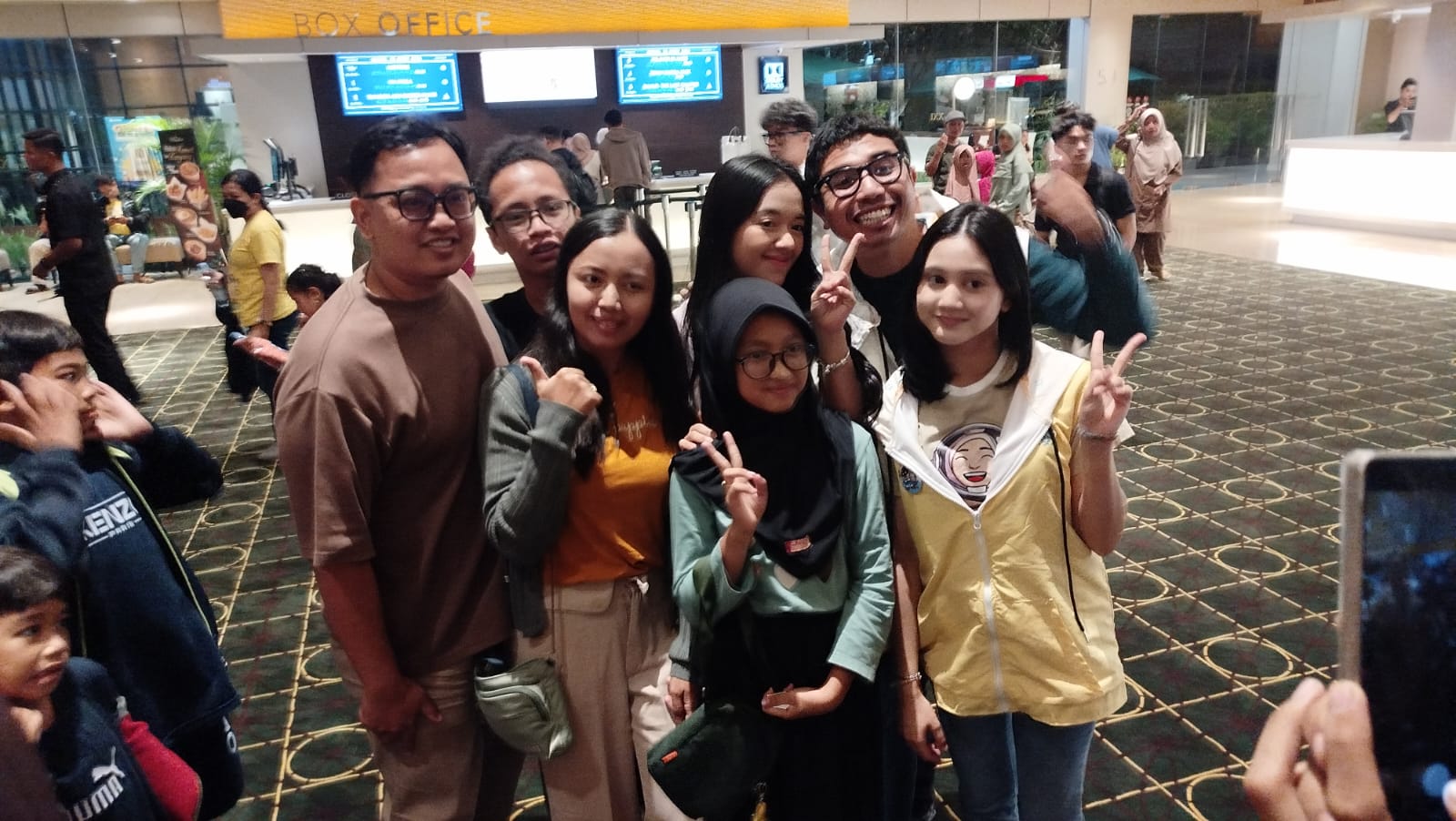 Cast film Pelangi di Mars menyapa penonton di Empire XXI Jogja, Minggu 22 Maret 2026. 