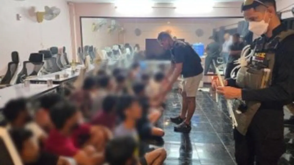Polisi wisata dan imigrasi Pattaya berhasil membongkar dua jaringan judi online besar yang beroperasi dari vila mewah di Distrik Bang Lamung.