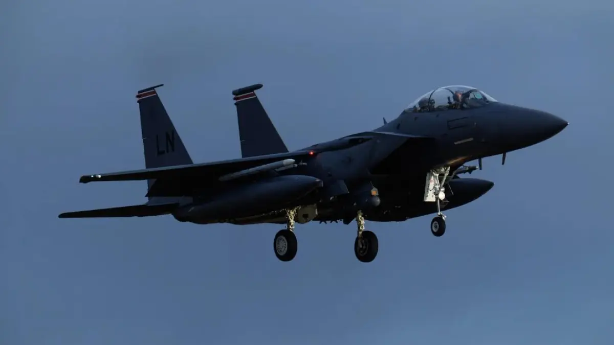 Jet tempur F-15E Strike Eagle. 