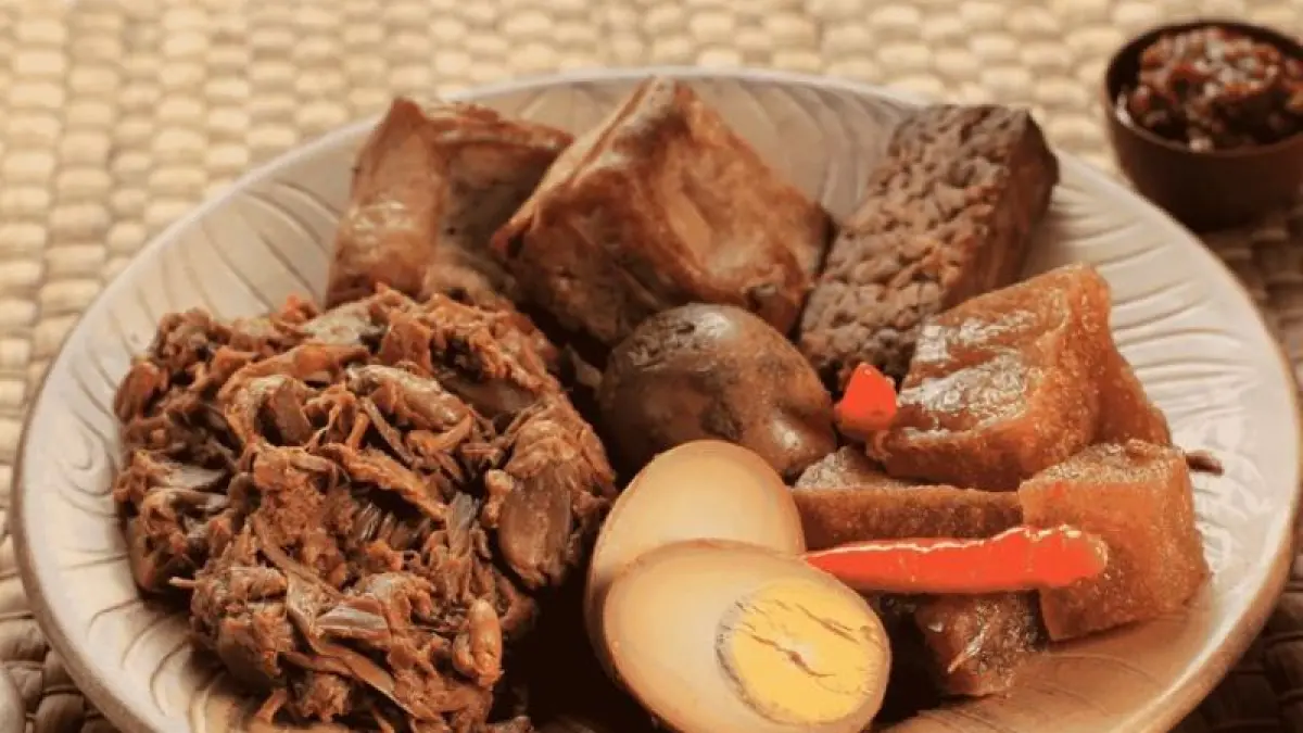 Ilustrasi Gudeg Jogja. (Pinterest/DelishGlobe)