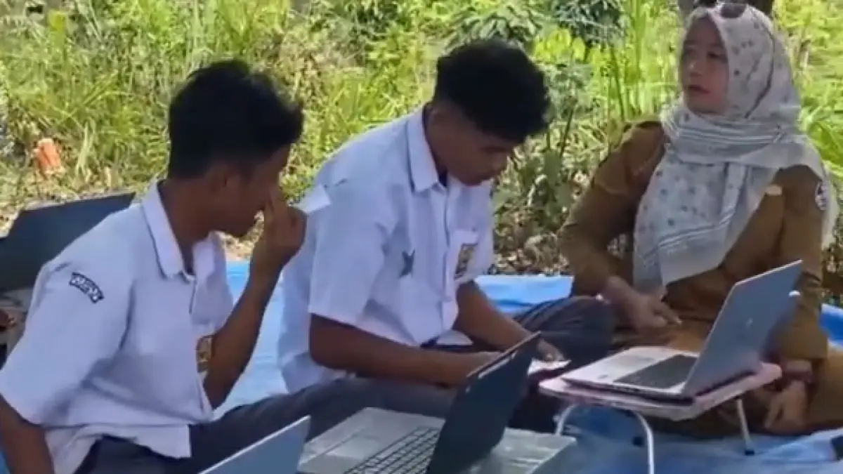 Siswa kelas IX UPTD SMP Negeri 4 Kecamatan Kapur IX, Nagari Galugua, Kabupaten Limapuluh Kota, Sumatera Barat. (@Heraloebss)
