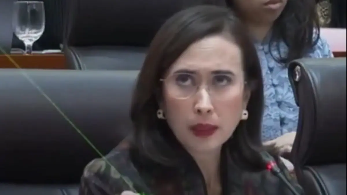 Cuplikan video rapat kerja Komisi VII DPR RI yang viral di media sosial, Menteri Pariwisata Widiyanti Putri Wardhana tampak kesulitan menjelaskan rincian anggaran Kementerian Pariwisata senilai Rp1,46 triliun saat dicecar Ketua Komisi VII DPR RI, Saleh Partaonan Daulay, Rabu (1 April 2026). (istimewa)