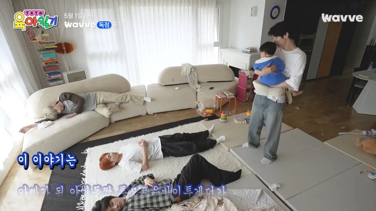 Teaser berdurasi 38 detik berwarna-warni dan poster resmi sudah dirilis, menampilkan lima member – Yeonjun, Soobin, Beomgyu, Taehyun, dan Huening Kai – yang bakal berusaha jadi “parenting pros” sambil mengurus bayi sungguhan. (x.com)