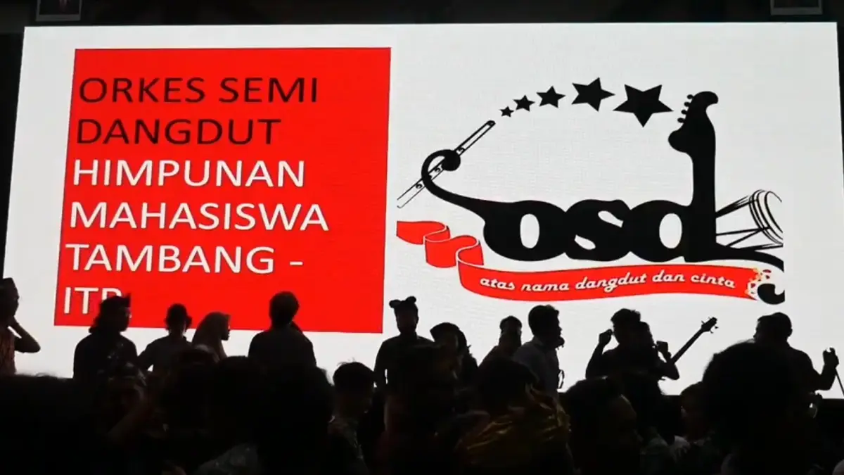 Lagu berjudul "Erika" yang dibawakan mahasiswa tersebut mengandung lirik eksplisit dan dianggap melecehkan perempuan, memicu perdebatan soal budaya internal himpunan kampus bergengsi. (@iPoopBased)