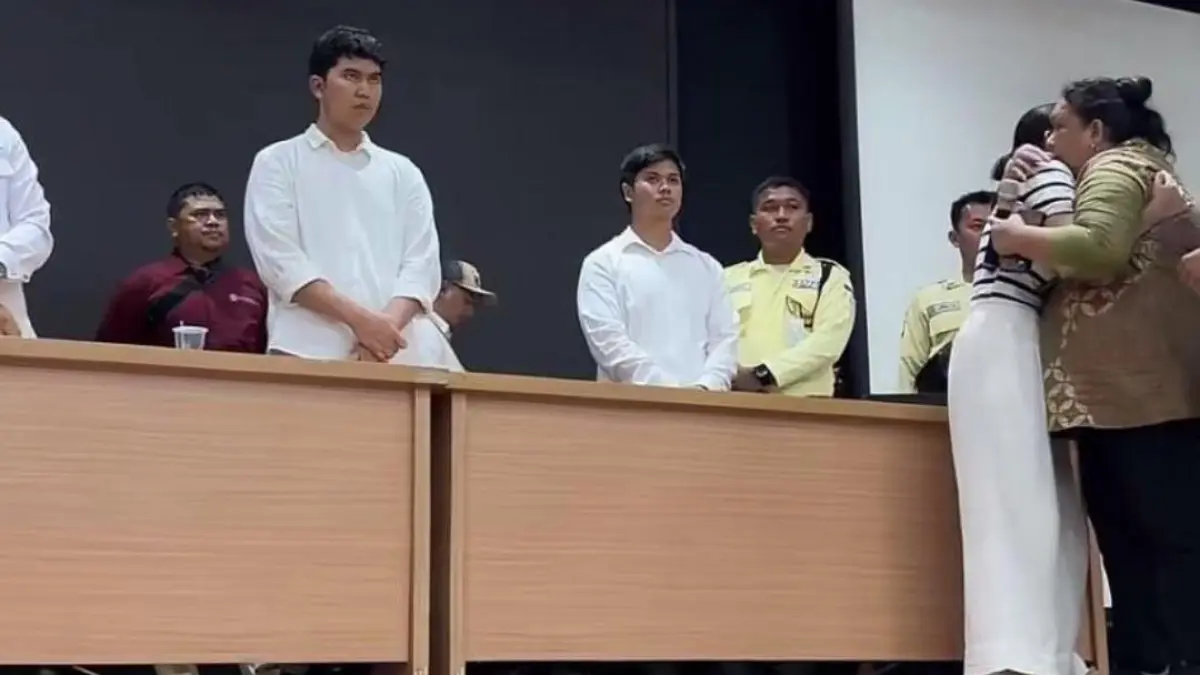 Sidang forum mahasiswa FH UI yang dilangsungkan secara live di TikTok pada malam 13 April 2026. (@kalistohenituse) 