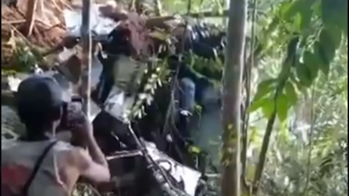 Helikopter Airbus H130 registrasi PK-CFX milik PT Matthew Air Nusantara jatuh di kawasan hutan lebat Bukit Puntak, Desa Tapang Tingang, Kecamatan Nanga Taman, Kabupaten Sekadau, Kalimantan Barat, Kamis (16/4/2026).