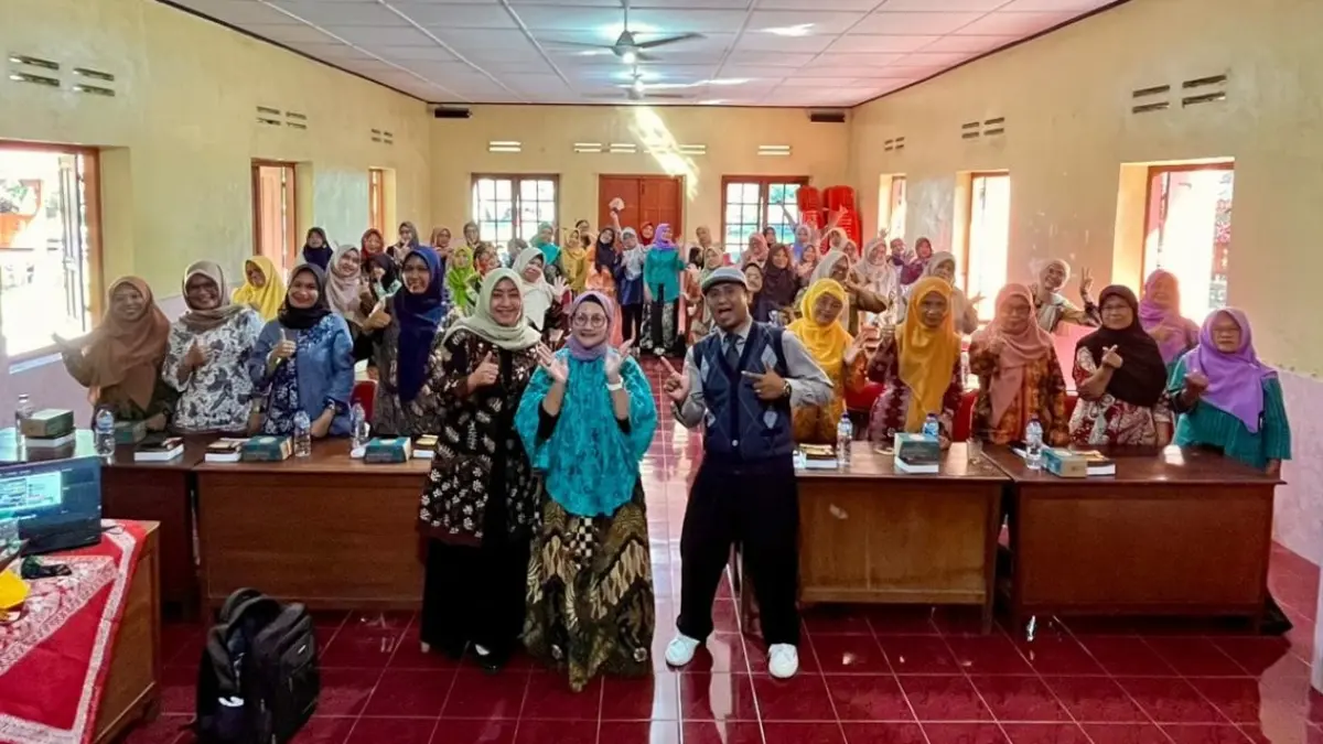 Pelatihan public speaking bagi Pengurus Tim Penggerak Pemberdayaan dan Kesejahteraan Keluarga (TP PKK) Kalurahan Umbulmartani. Kegiatan berlangsung di Aula Kalurahan Umbulmartani, Senin (21/4/2026).