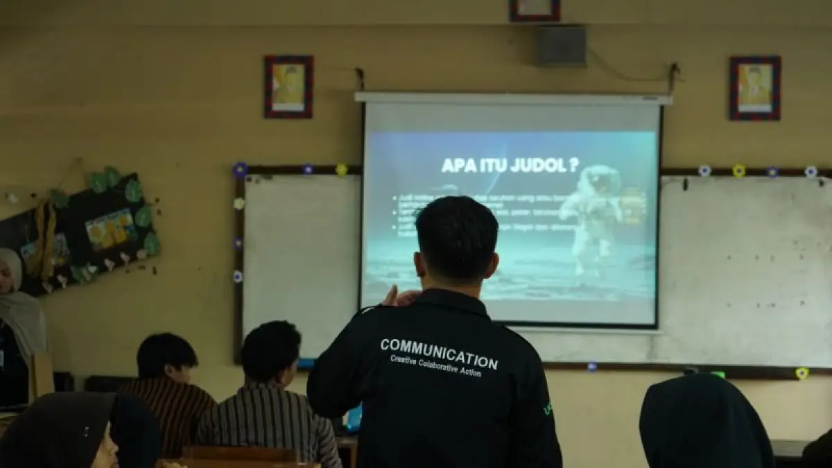 Edukasi bahaya Judi Online oleh mahasiswa Antariksa. 