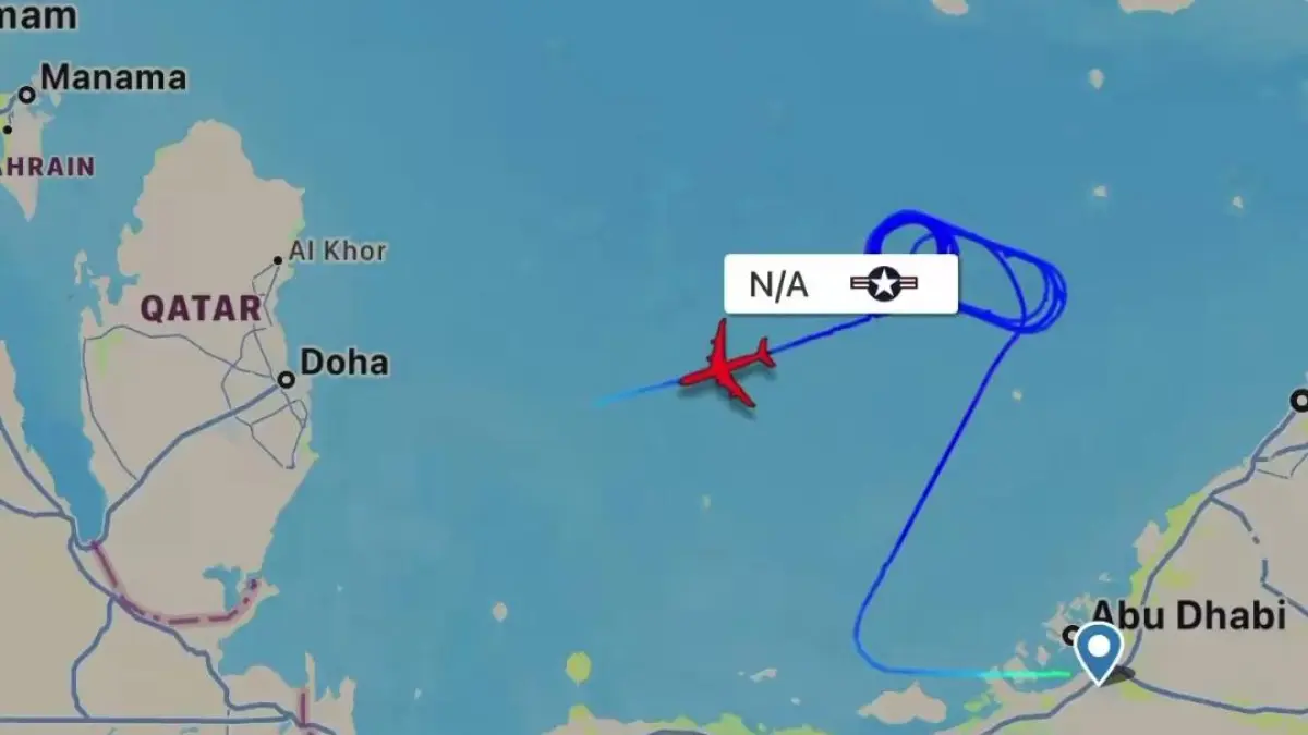 Pesawat Militer KC-135R Stratotanker, dikabarkan mengalami gangguan saat berada di atas Selat Hormuz. 