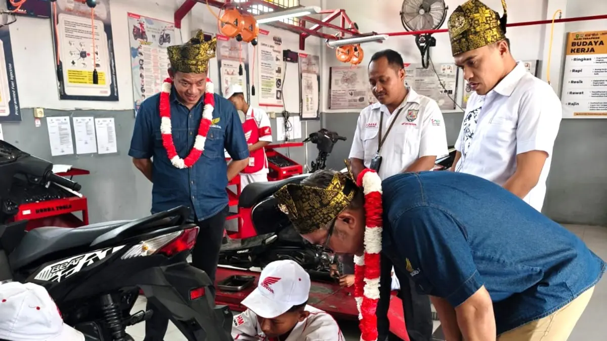 Ratusan pelajar area rural provinsi Riau siap terjun ke dunia kerja berkat pengasahan keterampilan di Pos AHASS Teaching Factory (TEFA) di SMK Negeri 3 Mandau