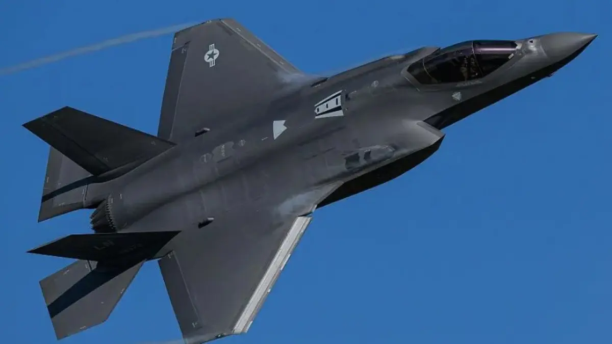  Militer Amerika Serikat (AS) melalui US Central Command (CENTCOM) melancarkan serangan “self-defense” di wilayah selatan Iran dekat Bandar Abbas pada Senin (25 Mei 2026). 