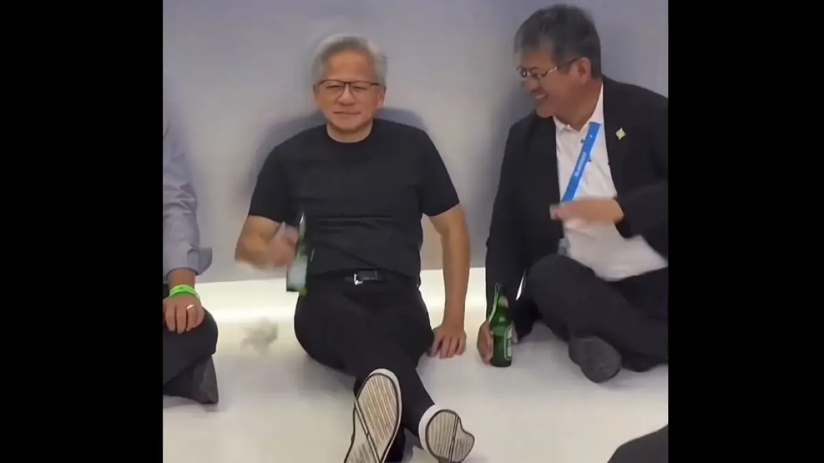  CEO NVIDIA Jensen Huang (kiri) menyempatkan diri untuk relaksasi ala kekinian. 