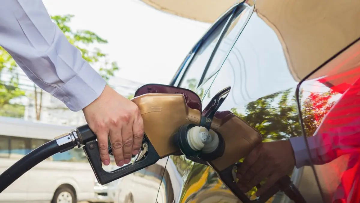 Ilustrasi kenaikan harga Pertamax dan Pertamax Green. (Foto: Magnific)