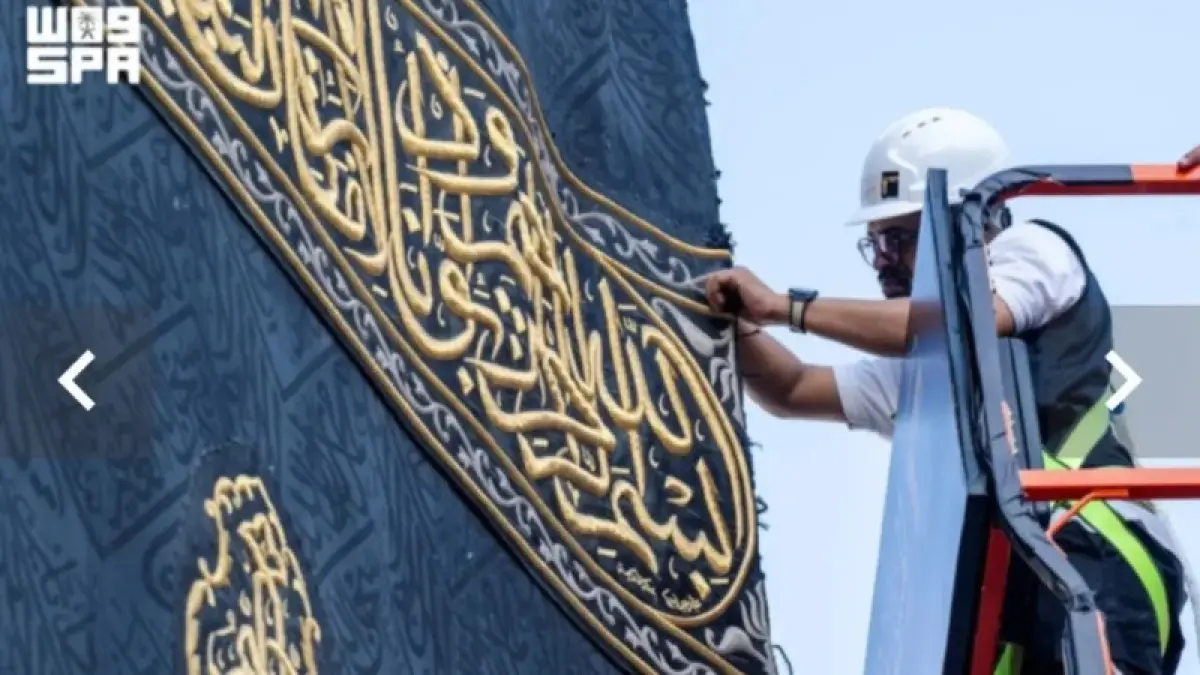 Pergantian kiswah ka’bah setiap satu Muharram. (Foto: Radar Surabaya)