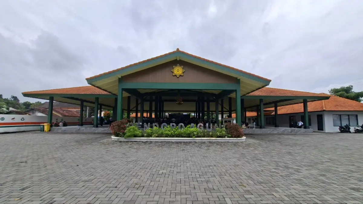 BERSEJARAH : Pendopo Agung Universitas Widya Mataram Yogyakarta, landmark kampus yang menjadi pusat kegiatan akademik, budaya, dan kemahasiswaan sekaligus simbol identitas perguruan tinggi berbasis budaya.