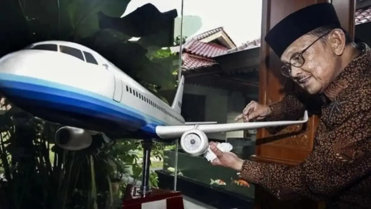 BJ Habibie dari Parepare hingga menjadi Bapak Teknologi Indonesia yang sukses mengharumkan nama bangsa. (Foto: Radar Tulungagung)