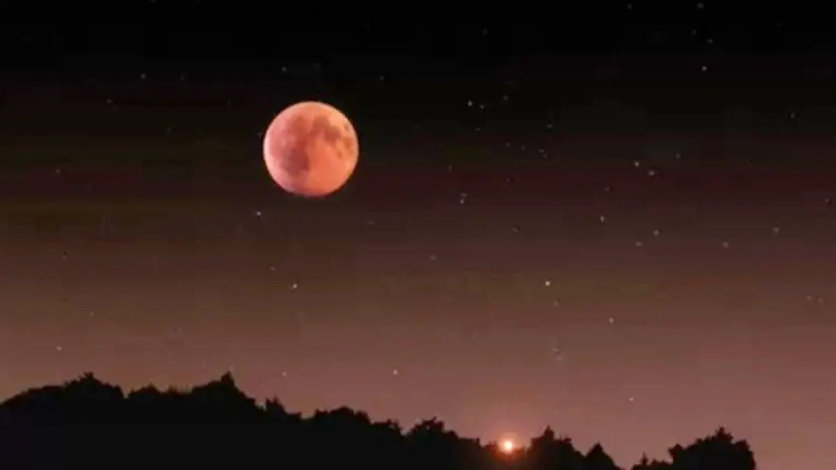 Ilustrasi Strawberry Moon. (Foto: Radar Mojokerto)