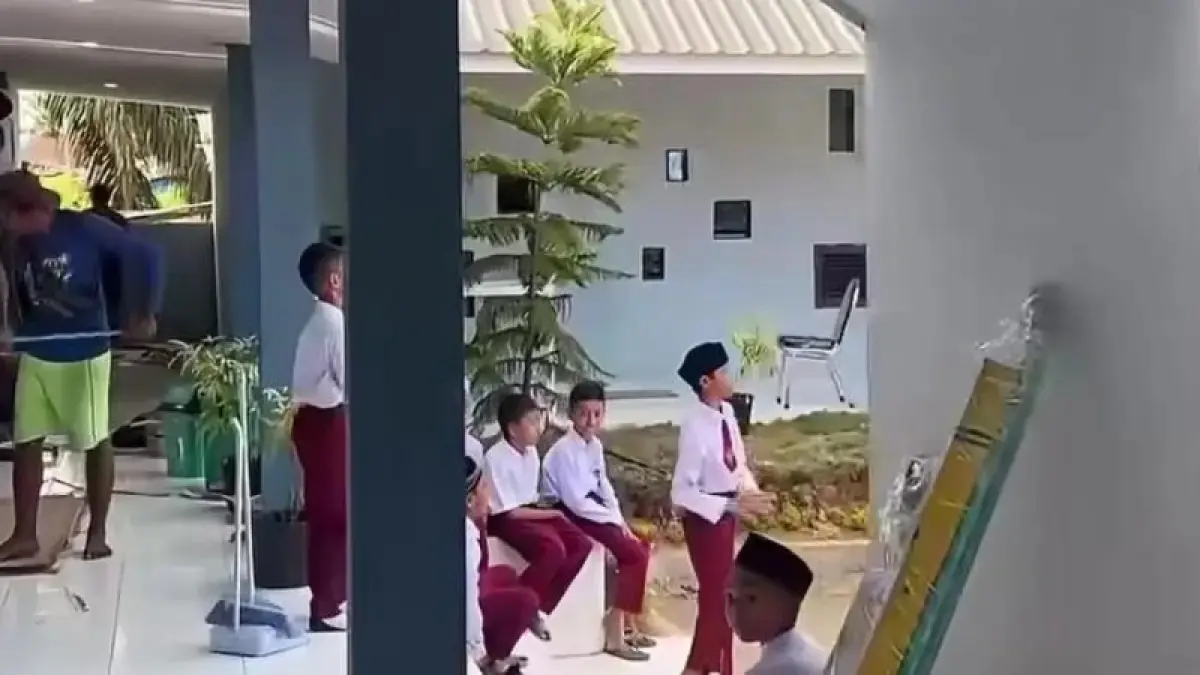 Sekolah Malaka yang diinisiasi Ferry Irwandi kini resmi beroperasi dan mulai memberikan pendidikan gratis di Aceh Tamiang. (Foto: Radar Bonang)