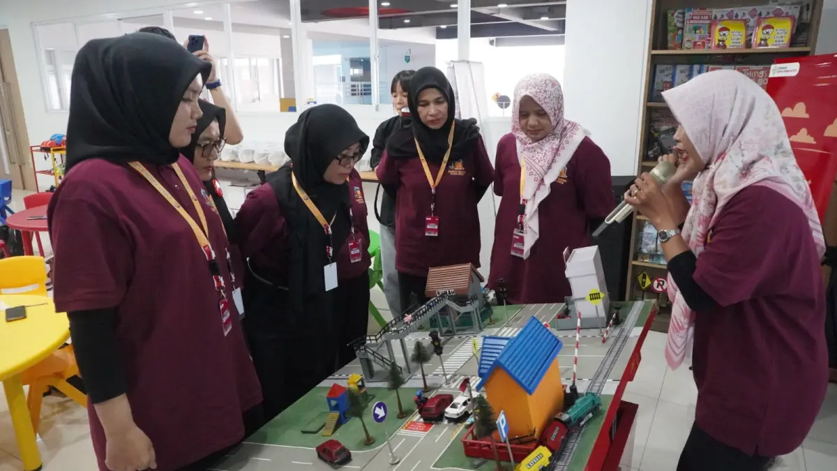 Sebuah keberhasilan sangat dipengaruhi oleh konsistensi dan kreativitas terhadap ide. Inilah yang dibuktikan para duta keselamatan berkendara Astra Honda.