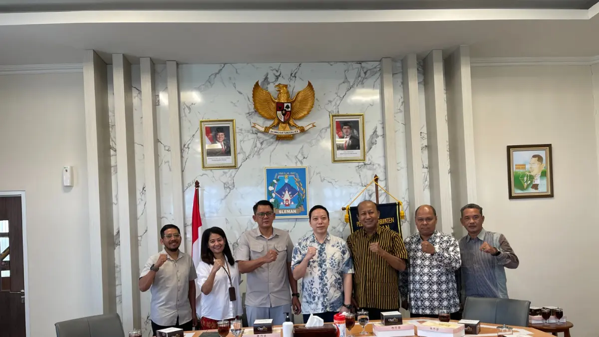 Jajaran direksi Qhomemart melakukan audiensi resmi dengan Wakil Bupati Sleman Danang Maharsa, membahas kesiapan penyelenggaraan Mantra Expo #2 sekaligus rangkaian Mantra Fun Run yang akan digelar di wilayah Sleman, Yogyakarta, Jumat (3/7/2026)