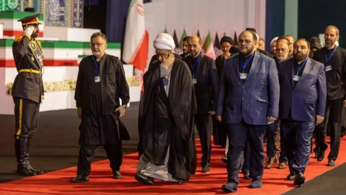 Sejumlah pejabat Iran menghadiri rangkaian prosesi penghormatan kepada Pemimpin Tertinggi Iran, Ayatollah Ali Khamenei, yang turut dihadiri delegasi dari sejumlah negara. (X/Anadalu Ajansi)