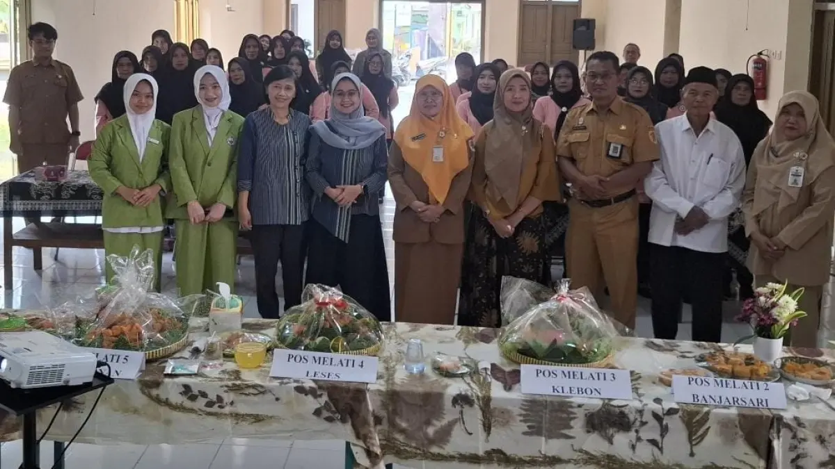 Pengabdian masyarakat dosen Poltekkes Kemenkes Surakarta Jurusan Kebidanan di Balai Desa Leses, Kecamatan Manisrenggo, Klaten (14/7/2026). 