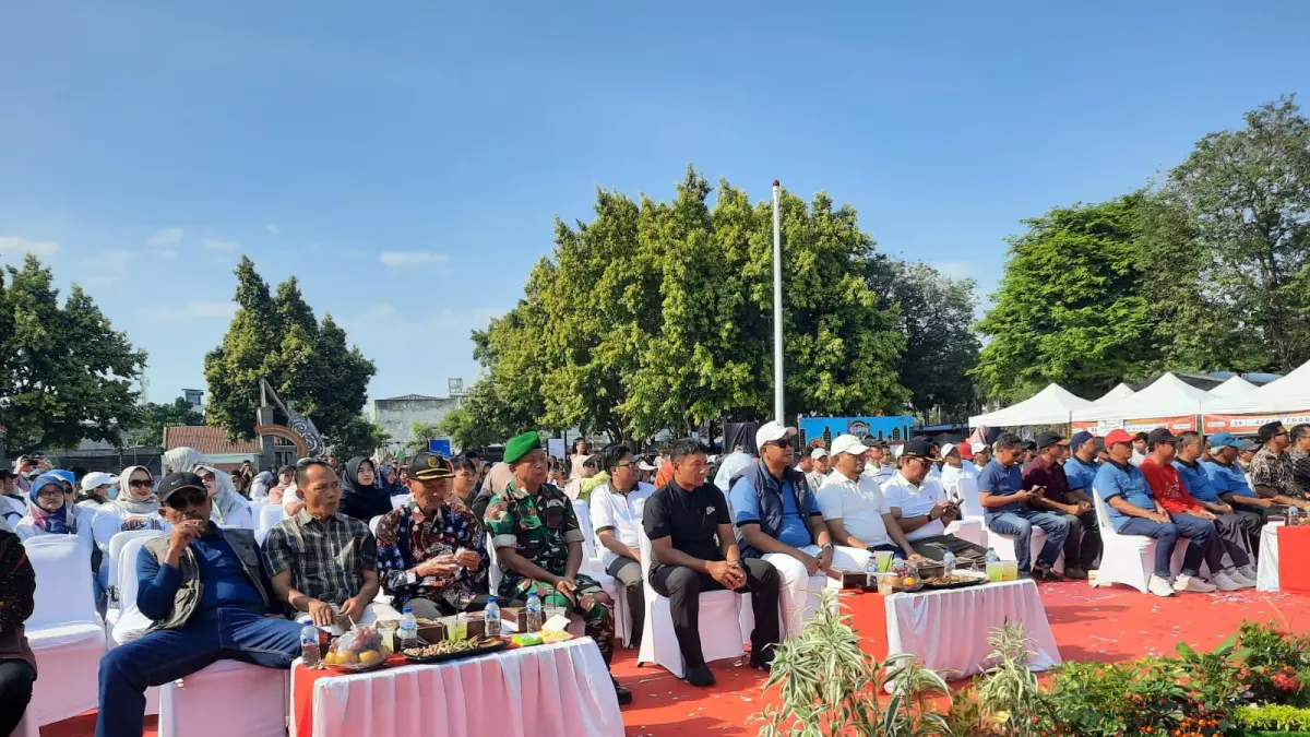 Bupati Klaten Hamenang Wajar Ismoyo bersama jajarannya saat menghadiri pembukaan Klaten Fair 2026 di Alun Alun Klaten, Minggu (19/07/ 2026).
