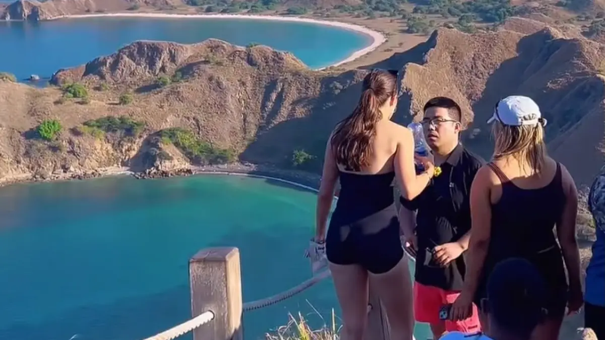 Seorang wisatawan asing diduga terlibat adu argumen dengan turis asal Australia di kawasan Pulau Padar, Labuan Bajo, setelah diduga membuang sampah sembarangan. (Instagram/Jay_godes)