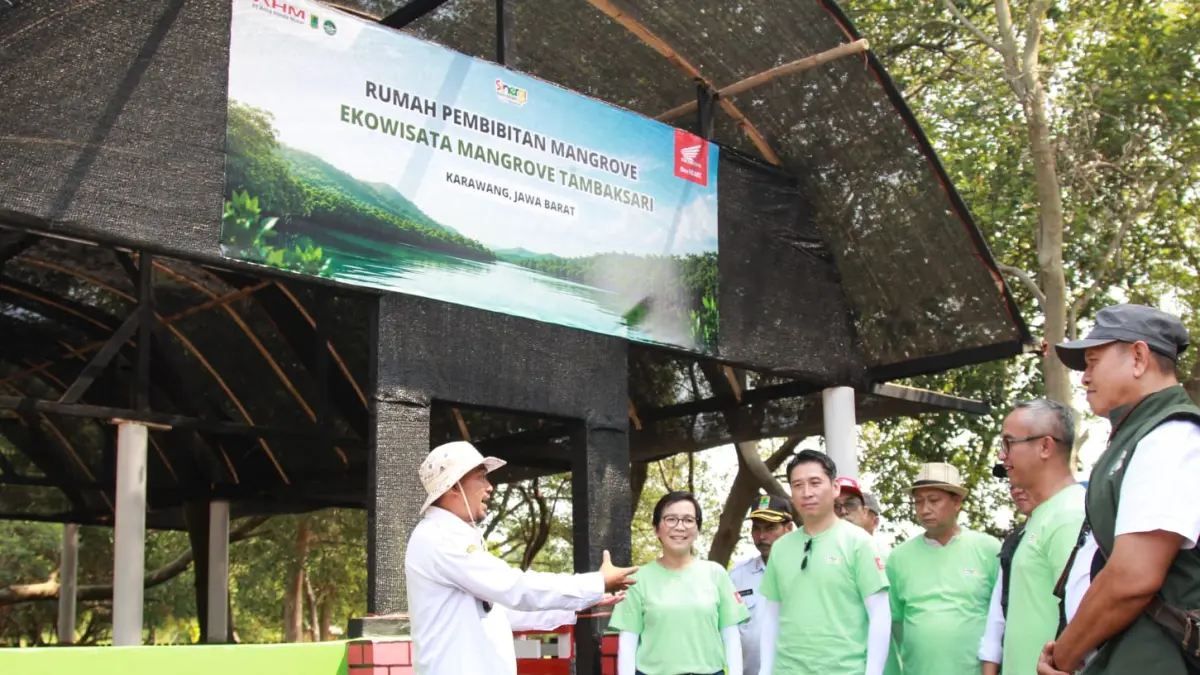 PT Astra Honda Motor (AHM) memperkuat komitmennya di bidang lingkungan dengan membangun rumah bibit mangrove sekaligus menanam 15.000 bibit mangrove di Kawasan Ekowisata Mangrove Tambaksari, Karawang.